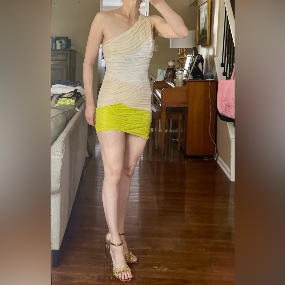 Bebe One-Shoulder beige and Yellow Dress 2-4 XS